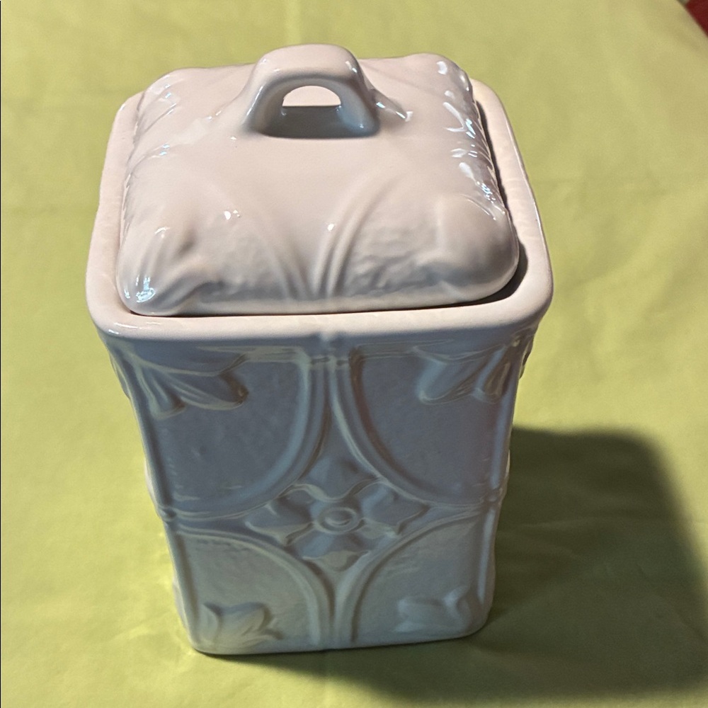 Elegant White Ceramic Decorative Jar, you can use it bathroom for cotton balls